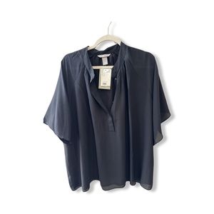 H&M| black short sleeved blouse